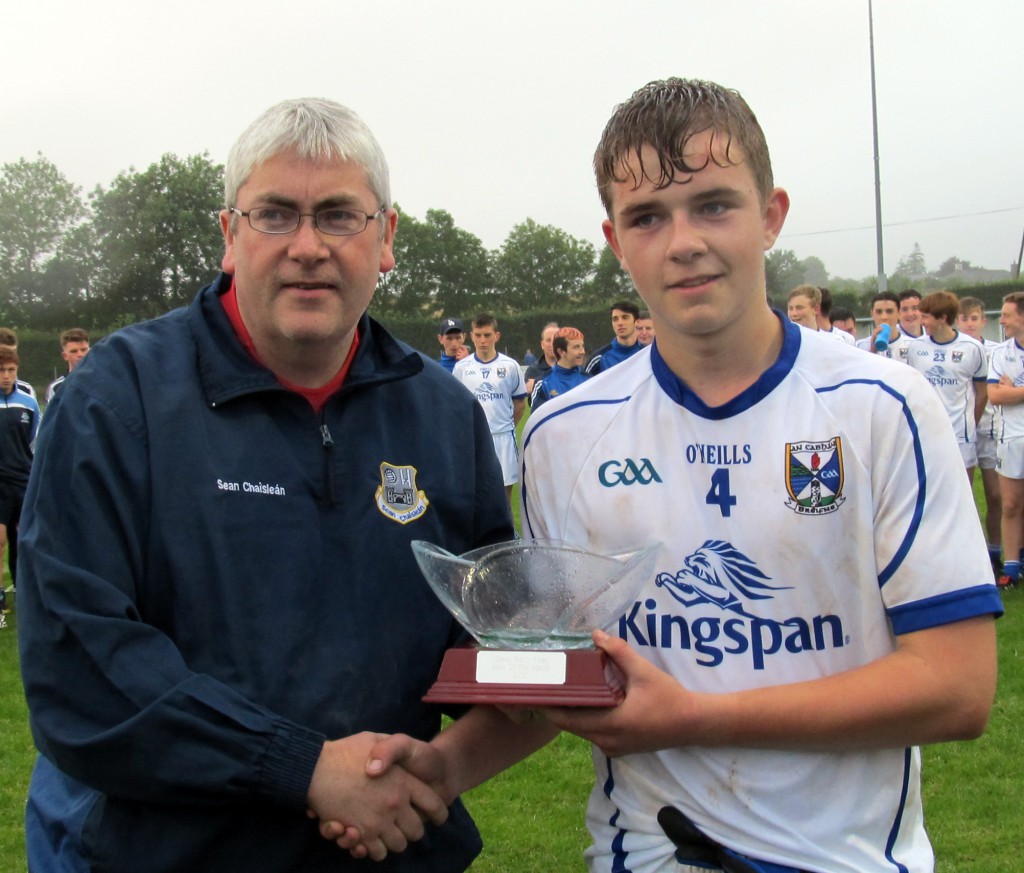 Pres of M o M award to Ryan Coyle by Dermot Monaghan